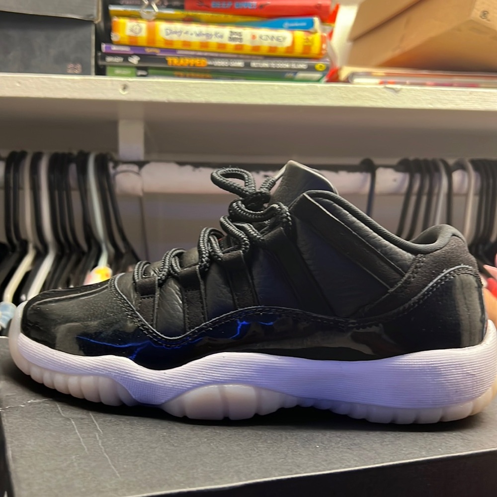 AIR JORDAN 11 RETRO LOW
